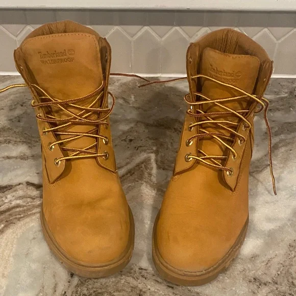 Men’s 9 1/2 timberland boots - Picture 1 of 5